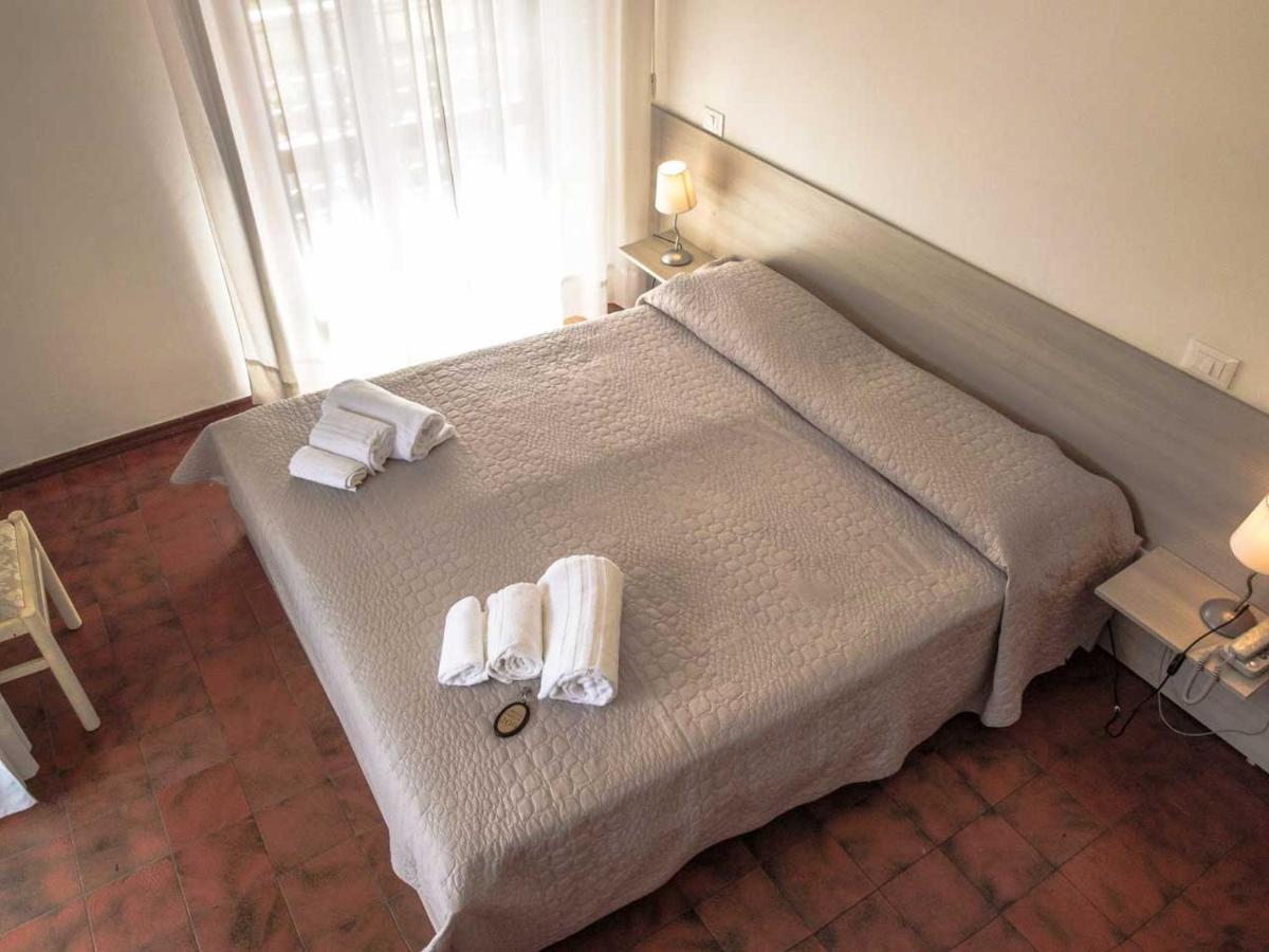 Hotel Giulia Marina di Massa Bagian luar foto