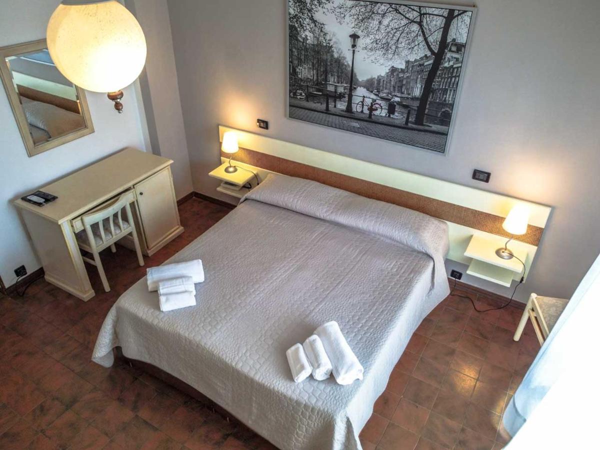 Hotel Giulia Marina di Massa Bagian luar foto
