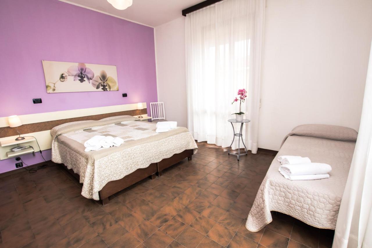 Hotel Giulia Marina di Massa Bagian luar foto