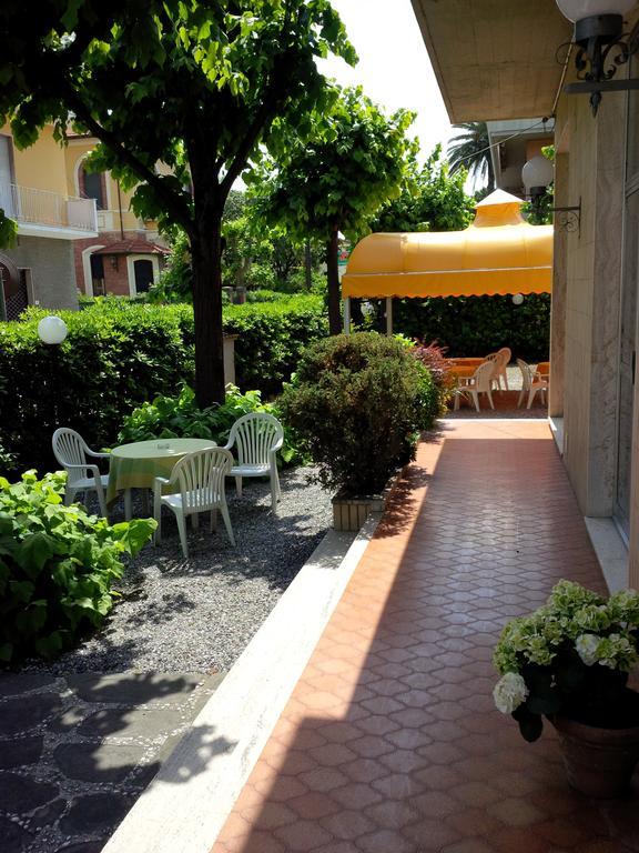 Hotel Giulia Marina di Massa Bagian luar foto