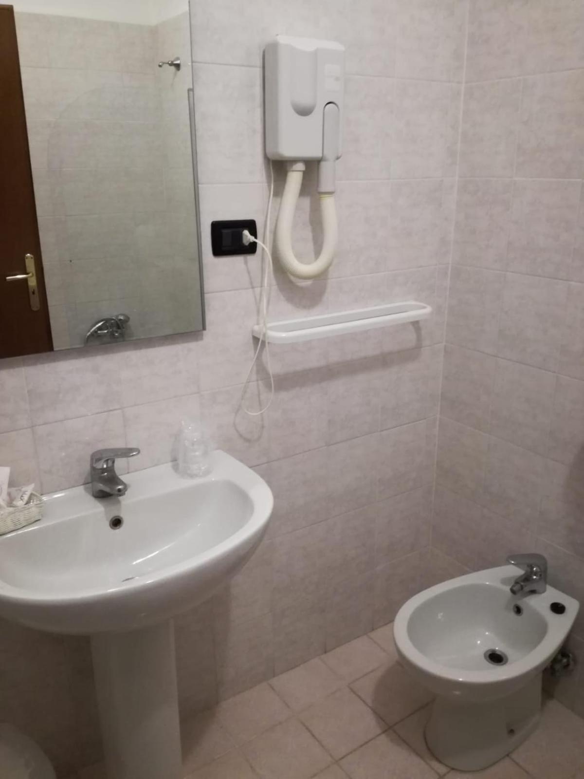 Hotel Giulia Marina di Massa Bagian luar foto