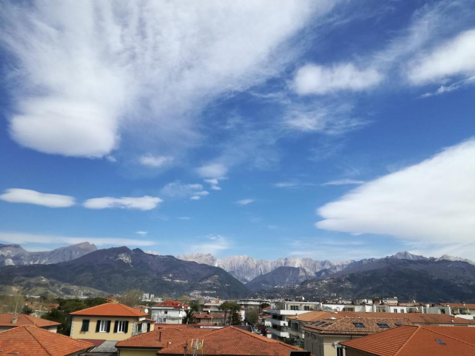 Hotel Giulia Marina di Massa Bagian luar foto