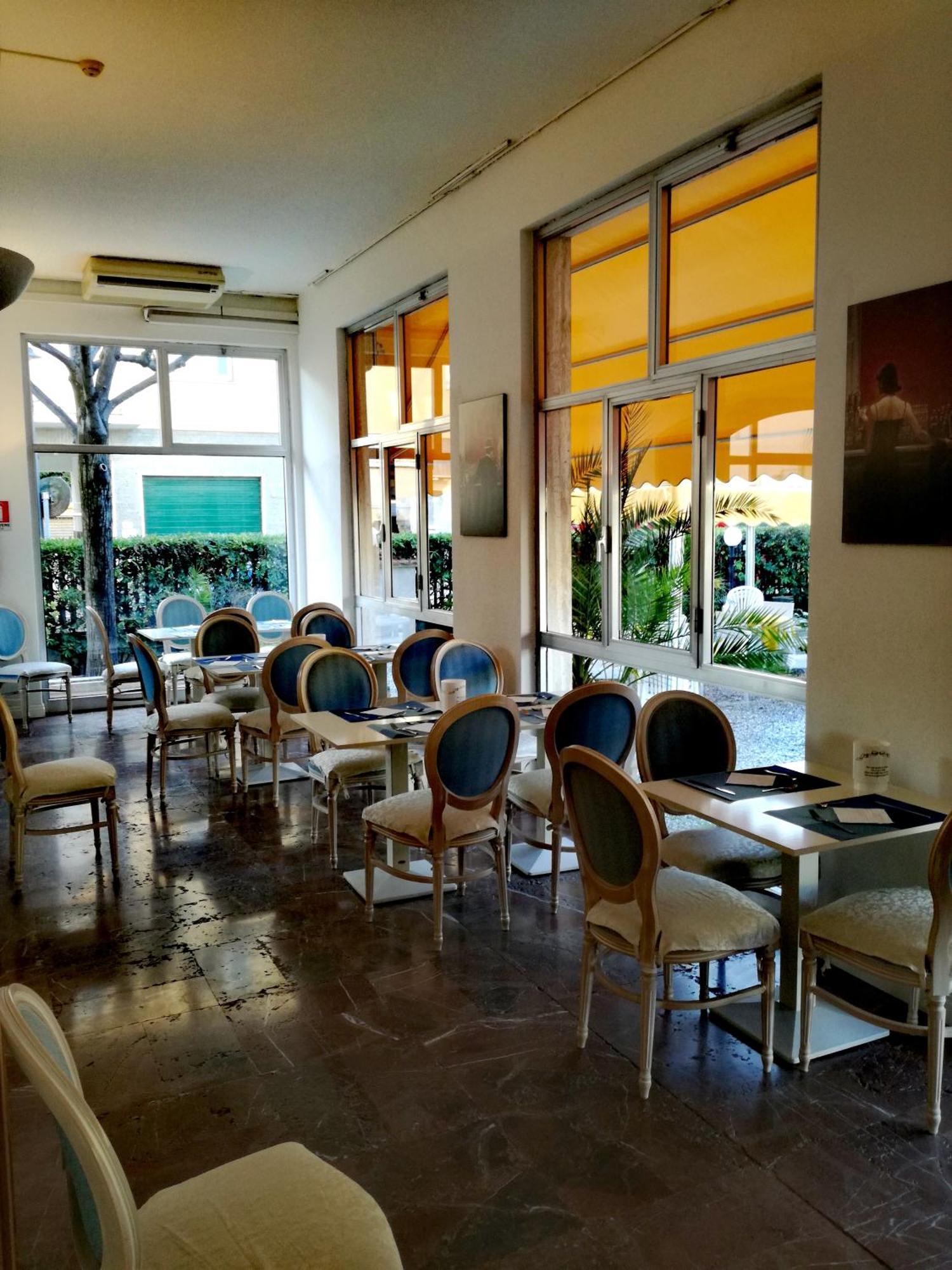 Hotel Giulia Marina di Massa Bagian luar foto