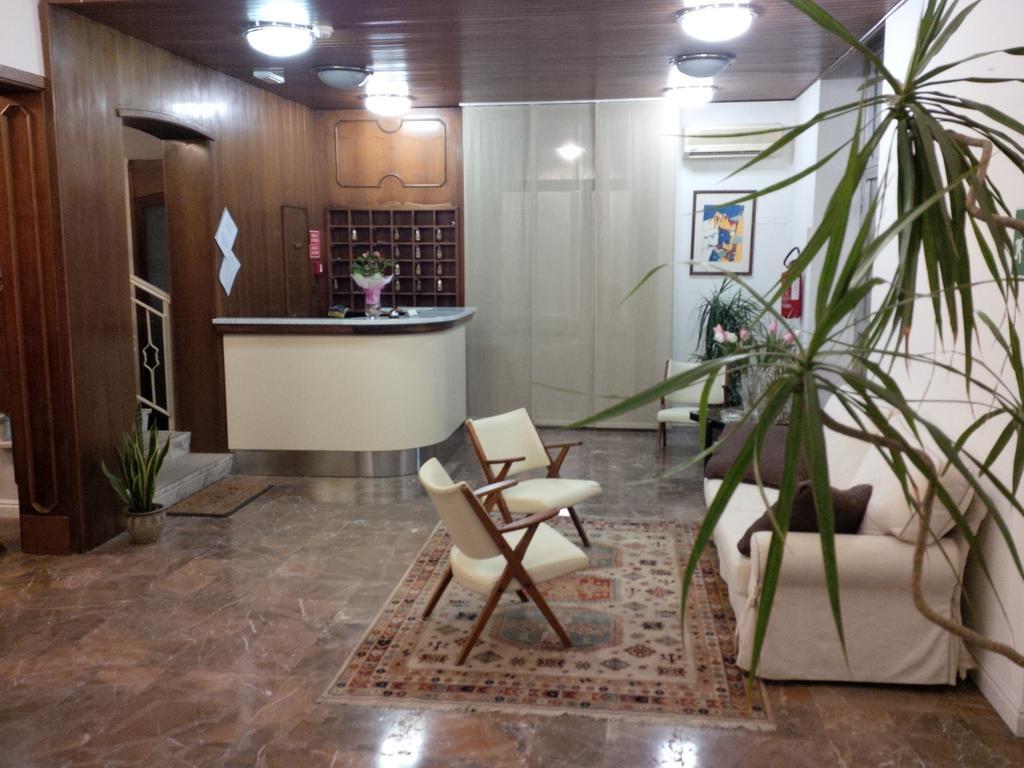 Hotel Giulia Marina di Massa Bagian luar foto