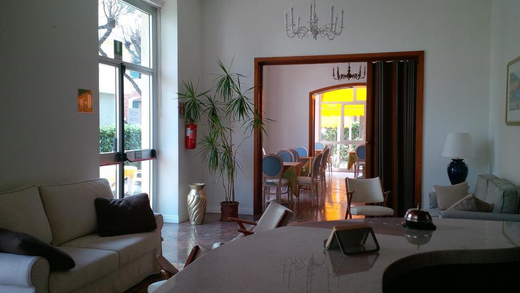 Hotel Giulia Marina di Massa Bagian luar foto