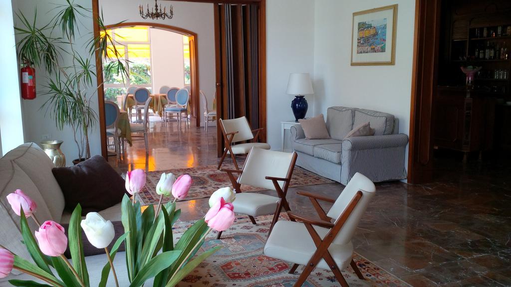 Hotel Giulia Marina di Massa Bagian luar foto