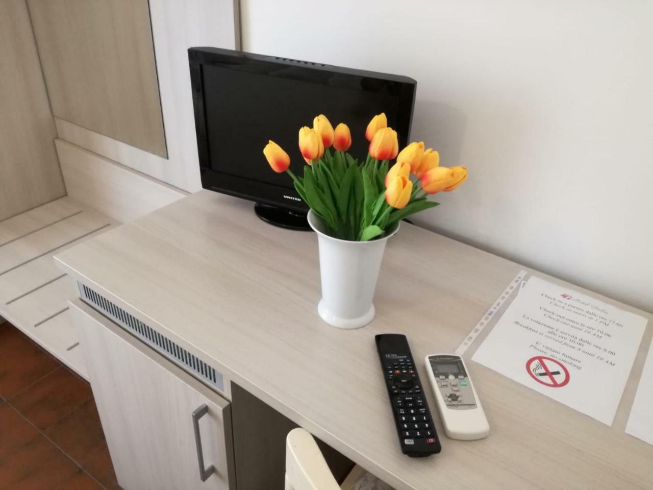 Hotel Giulia Marina di Massa Bagian luar foto