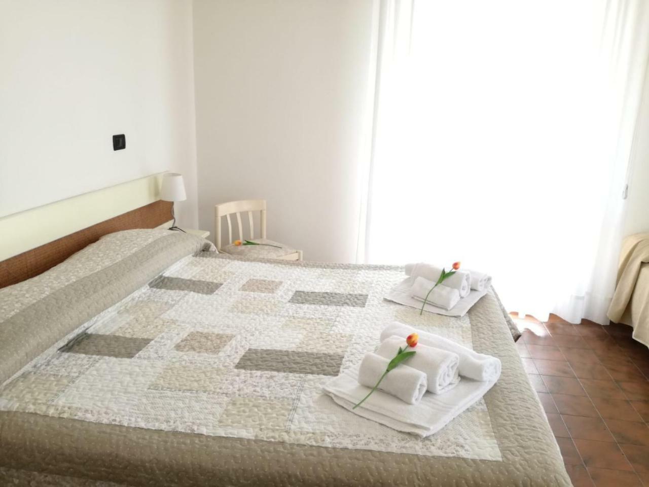 Hotel Giulia Marina di Massa Bagian luar foto