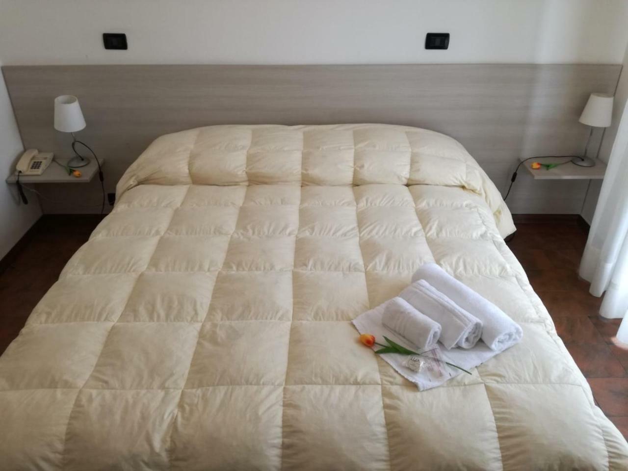 Hotel Giulia Marina di Massa Bagian luar foto