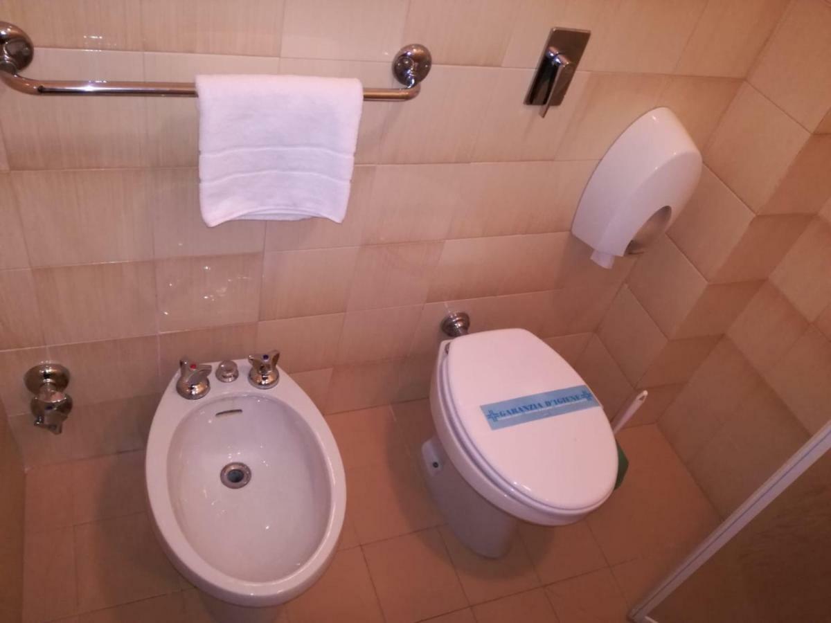 Hotel Giulia Marina di Massa Bagian luar foto