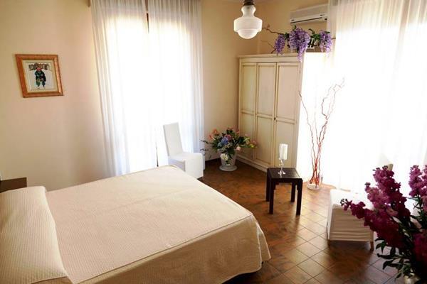 Hotel Giulia Marina di Massa Bagian luar foto