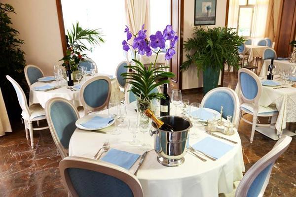 Hotel Giulia Marina di Massa Bagian luar foto